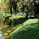 1201S 17 Schloss Neuhaus Aug 03